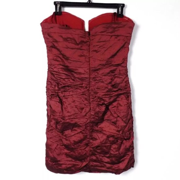 BCBGMaxazria Red Bodycon Mini Dress Strapless Sheath Size 12 Crinkled Brooch - Picture 2 of 6